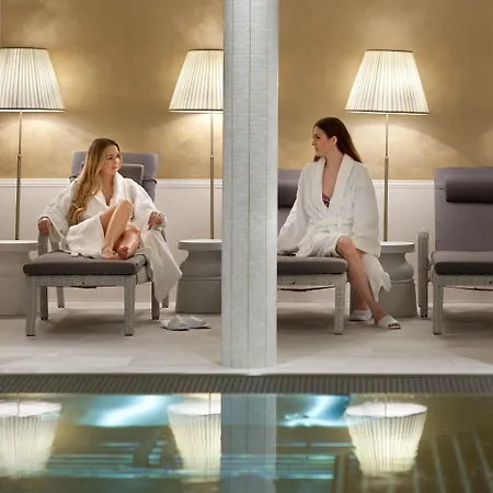 Clarion Grandhotel Zlaty Lev מלון