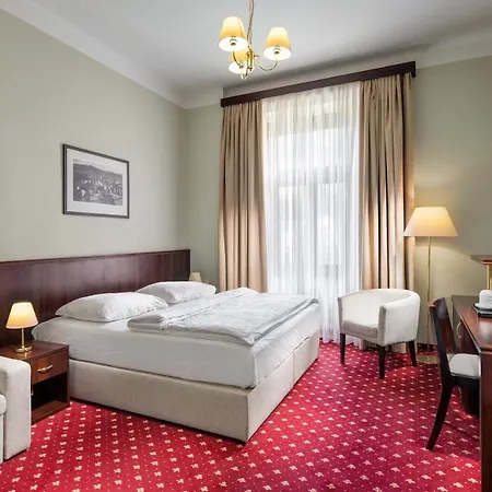 Clarion Grandhotel Zlaty Lev فندق 4*