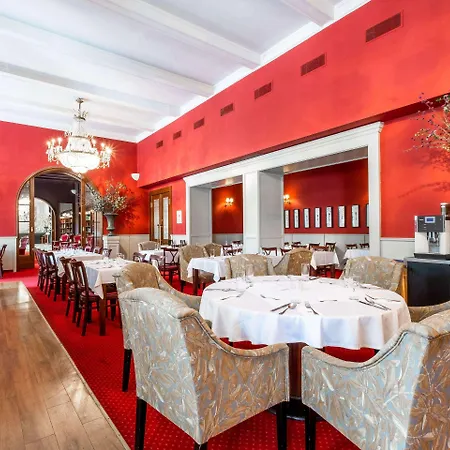 Clarion Grandhotel Zlaty Lev فندق 4*