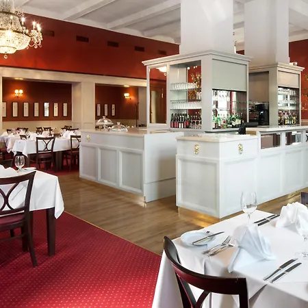 Clarion Grandhotel Zlaty Lev فندق