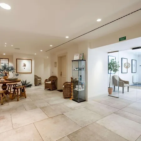 Clarion Grandhotel Zlaty Lev מלון