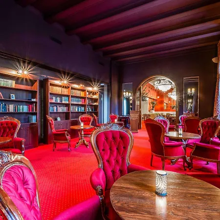 Clarion Grandhotel Zlaty Lev فندق 4*