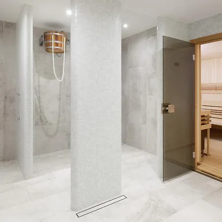 Clarion Grandhotel Zlaty Lev فندق 4*