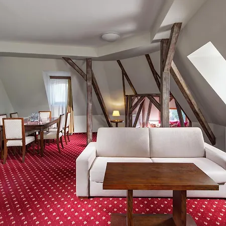 Hotel Clarion Grandhotel Zlaty Lev 4*